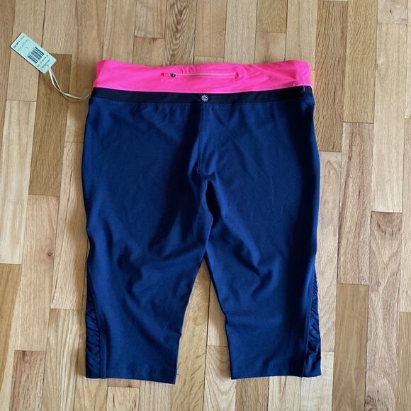 NWT Tangerine Cropped Side Ruched Leggings Navy Pink Size Large - Picture 9 of 10
